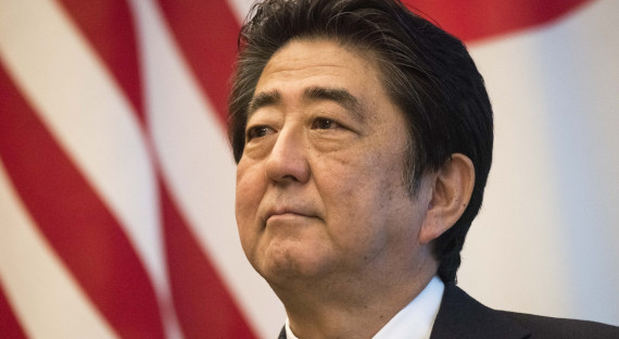 СМИ: Синдзо Абэ заподозрили в коррупции