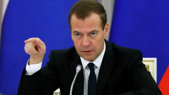 Медведев: инцидент с Су-24 приведет к отказу от совместных проектов РФ и Турции