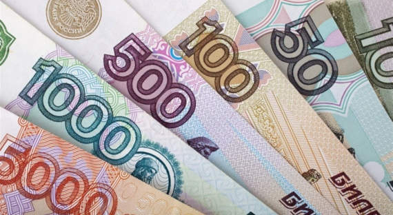 Путин поручил перевести платежи за газ в рубли