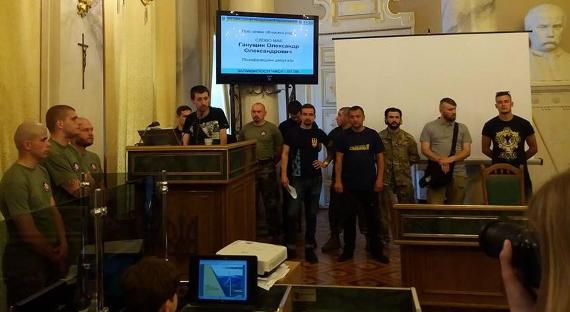 "Азов" обещает атаковать областные советы на Украине