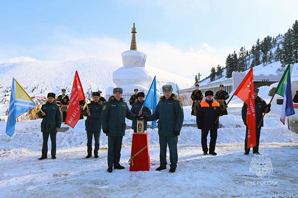 Эстафета "Вечного огня" перешла в Хакасию из Тывы