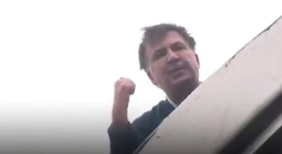 СБУ загнала Саакашвили на крышу