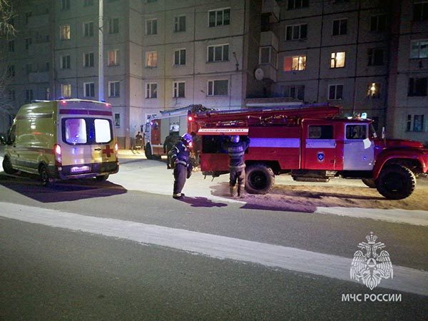 Из-за пожара в черногорской пятиэтажке эвакуировали 10 человек