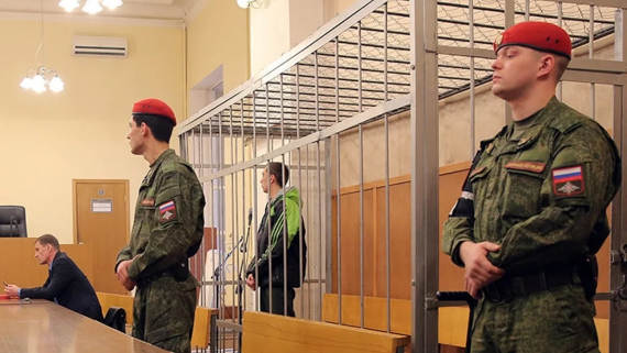 Камчатский суд приговорил военнослужащего к тюрьме за кражу и дезертирство