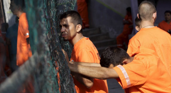 Футбольный матч в мексиканской тюрьме обернулся побоищем