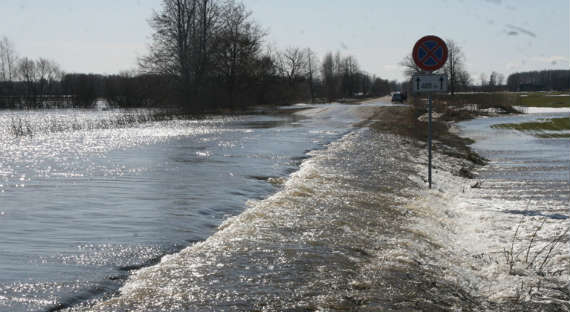 Паводковая обстановка в Хакасии на сегодня: вода полилась через дороги