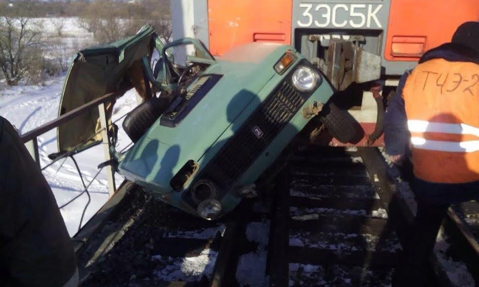 В ДТП на КрЖД погибли водитель и пассажир автомобиля
