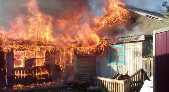 Хакасские пожарные за сутки справились с восемью пожарами