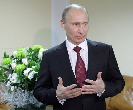 Владимир Путин поздравил россиянок с 8 Марта