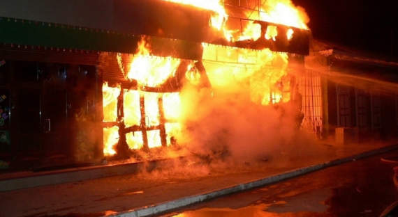 Пожар в абаканском магазине привел к эвакуации 25 человек