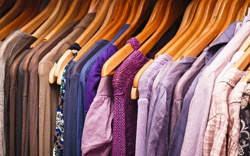 В Саяногорске безработная женщина украла одежду из магазина