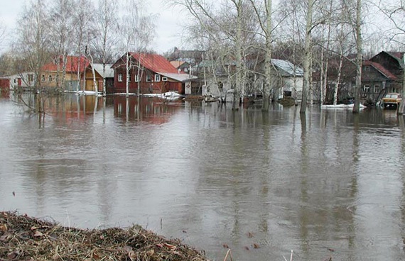 В Хакасии река вышла из берегов и подтопила село