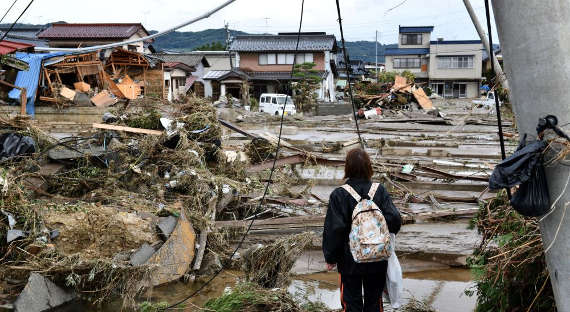 К берегам Японии двигаются ещё два тайфуна