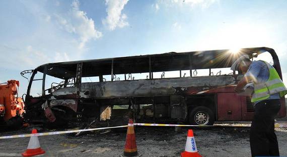 В Китае заживо сгорели в автобусе 35 туристов (ВИДЕО)
