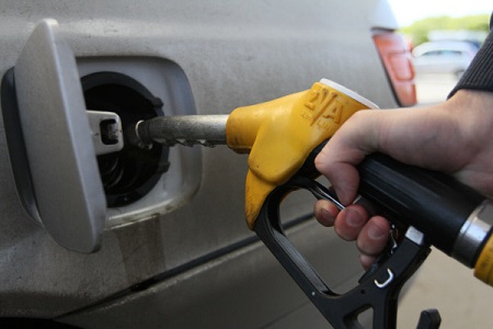 В Хакасии продолжает дешеветь топливо