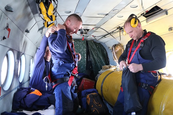 Спасатели Хакасии эвакуировали группу едва не утонувших рыбаков