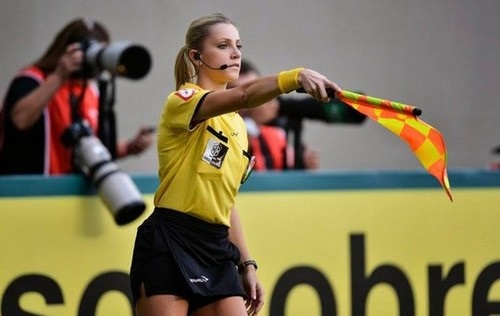 Женщины-арбитры впервые обслужат мужской турнир под эгидой ФИФА