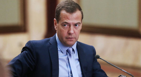 Медведев поручил создать сеть научно-технических центров