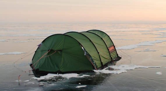 Два рыбака задохнулись в палатке на льду Красноярского водохранилища