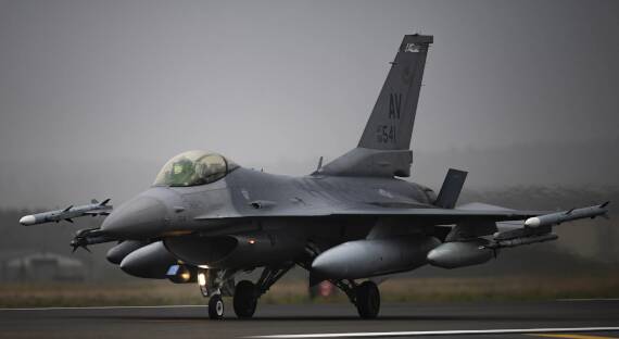 Лавров: Передача Украине F-16 может быть расценена как ядерная угроза