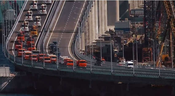 Движение по Крымскому мосту открыто для всех желающих (ВИДЕО)