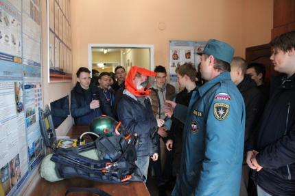 В Черногорске школьники ходили в гости к пожарным