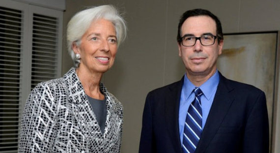 США требуют от МВФ помочь Гуайдо