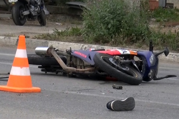 В Саяногорске погиб мотоциклист, наехав на металлическую опору