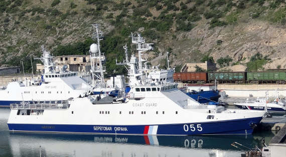 В Керченском проливе ведется тщательный досмотр судов
