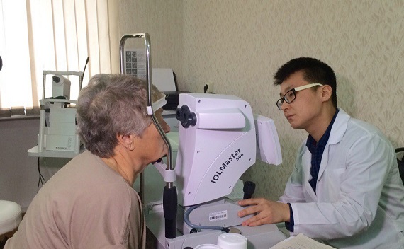 В Абазе вновь начал принимать офтальмолог