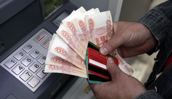 Житель Абакана может стать уголовником из-за забытых в банкомате денег