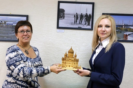РУСАЛ к юбилею Саяногорска подарил музею города коллекцию произведений искусства