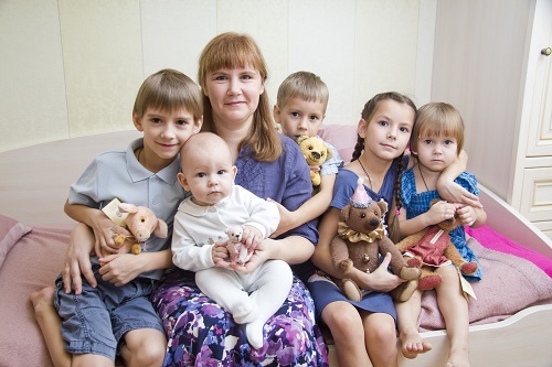 Власти Хакасии рассказали, как будут поддерживать многодетные семьи