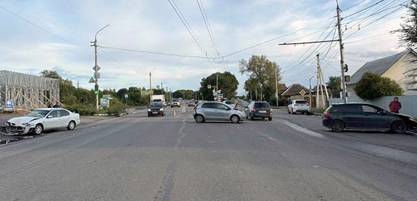 В Абакане несоблюдение дистанции стало причиной тройного ДТП