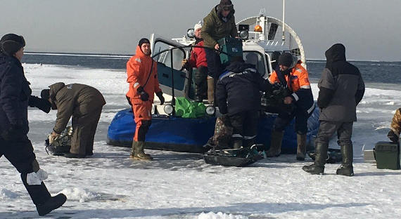 На юге Сахалина триста рыбаков застряли на дрейфующей льдине