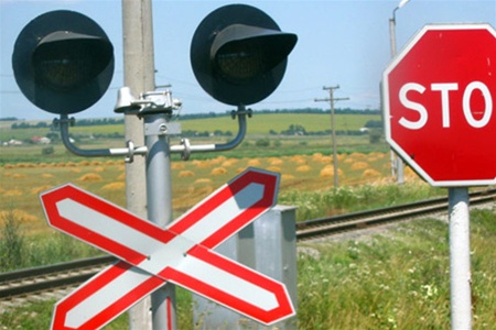 ЧП в Белгородской области: поезд врезался в КАМАЗ (ФОТО)