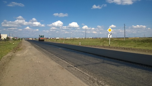 В Алтайском районе ремонт дороги: движение по одной полосе