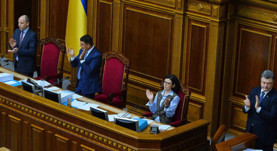 Верховная рада утвердила военное положение на Украине