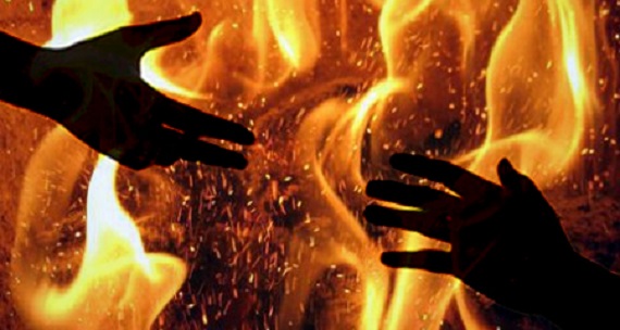 В Хакасии соседи спасли из горящего дома мужчину