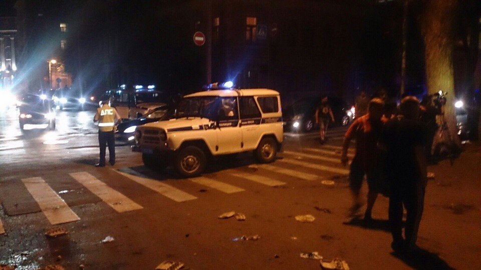 В Ростове-на-Дону неизвестные атаковали консульство Украины