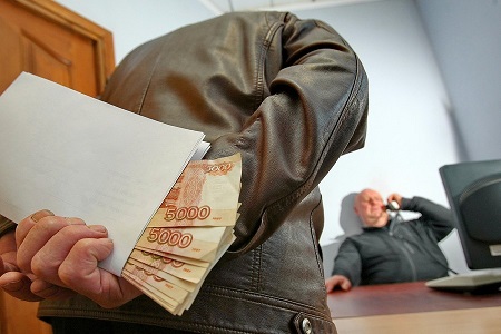 Объем взяток в России вырос в прошлом году втрое