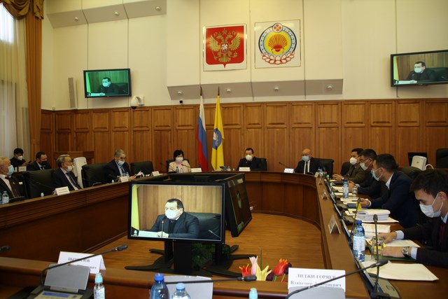 Парламент Калмыкии призвал коллег в Хакасии лишить полномочий спикера Владимира Штыгашева