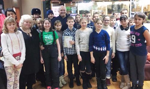 Глава Хакасии поздравил школьников, побывавших на Кремлевской елке