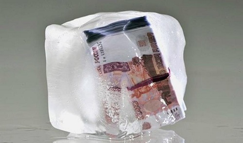 Накопительную часть пенсии россиян заморозили до 2020 года
