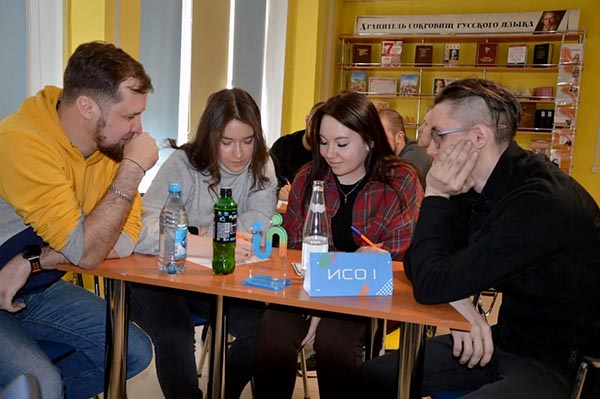 «Алюминиевая викторина» прошла в центральной библиотеке Саяногорска