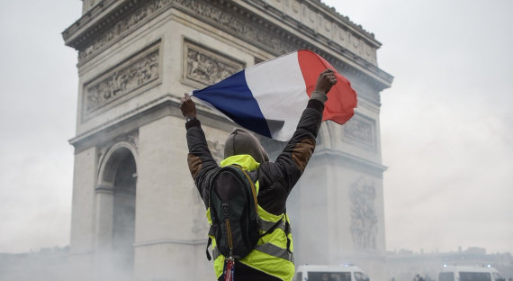 «Желые жилеты» во Франции провели очередную акцию протеста