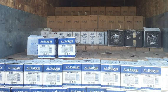 В Хакасии МВД и ФСБ изъяли свыше 6 000 литров контрафактного алкоголя