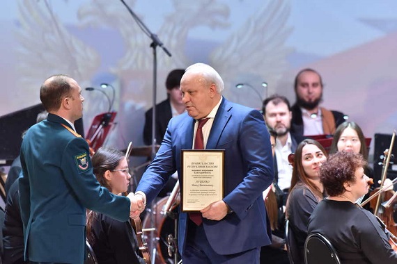 Глава Хакасии поздравил ветеранов, военнослужащих и будущих защитников Отечества с 23 февраля