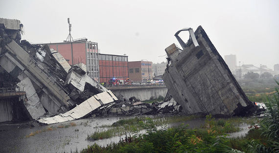 Более тридцати человек погибли при обрушении моста в Генуе