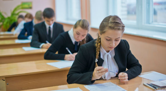 Школьники Хакасии сегодня сдают самый популярный ЕГЭ